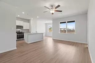 2514 Green Jasper Dr, Iowa Colony, TX 77583 - Photo 3