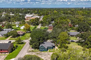 602 E Myrtle St, Angleton, TX 77515 - Photo 35