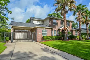 2326 Walnut Bend Ln, Houston, TX 77042 - Photo 3