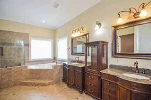 2326 Walnut Bend Ln, Houston, TX 77042 - Photo 17