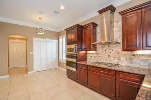 2326 Walnut Bend Ln, Houston, TX 77042 - Photo 9