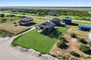 986 Dolly St, Gilchrist, TX 77617 - Photo 3