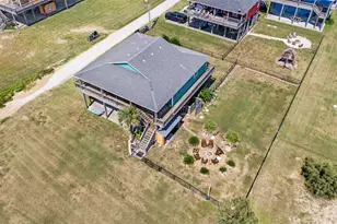986 Dolly St, Gilchrist, TX 77617 - Photo 33