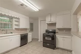 1015 Avenue J, Huntsville, TX 77320 - Photo 7