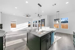 1304 Duff Ln, Houston, TX 77022 - Photo 15