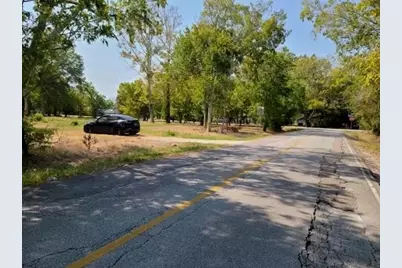 803 W Archer Road, Baytown, TX 77521 - Photo 5