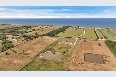 2256 W Bayshore Road, Anahuac, TX 77514 - Photo 3