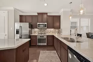 10811 Kyler Oaks Pl, Houston, TX 77043 - Photo 11