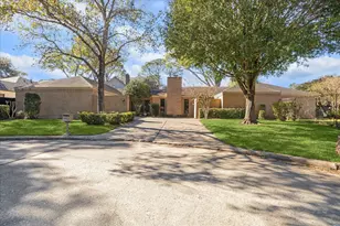 306 Commodore Way, Houston, TX 77079 - Photo 1