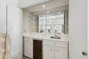 306 Commodore Way, Houston, TX 77079 - Photo 9