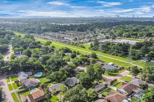 2718 Lazy Spring Dr, Houston, TX 77080 - Photo 27