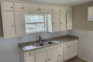 805 E Calhoun St, El Campo, TX 77437 - Photo 11