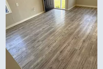 805 E Calhoun Street, El Campo, TX 77437 - Photo 5