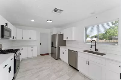 7710 Breda Drive, Baytown, TX 77521 - Photo 21