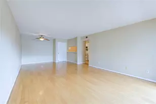 3055 Walnut Bend Ln, Houston, TX 77042 - Photo 7