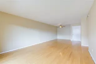 3055 Walnut Bend Ln, Houston, TX 77042 - Photo 5