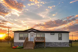 72 Rosebud Ln, Gonzales, TX 78629 - Photo 1