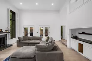 208 Sugar Berry Cir, Houston, TX 77024 - Photo 9
