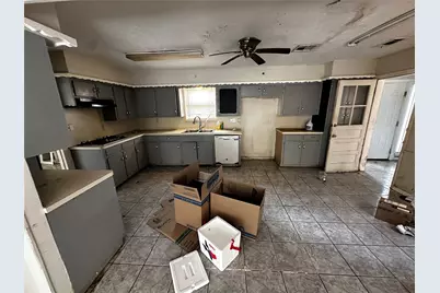 130 Caldwell Street, Baytown, TX 77520 - Photo 11