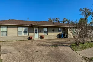 216 E Plantation Dr, Clute, TX 77531 - Photo 31