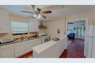 216 E Plantation Drive, Clute, TX 77531 - Photo 7