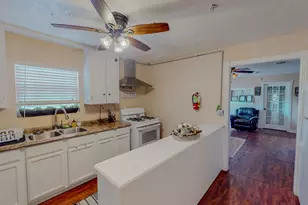 216 E Plantation Dr, Clute, TX 77531 - Photo 7