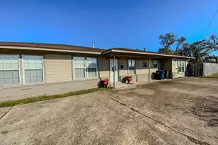 216 E Plantation Dr, Clute, TX 77531 - Photo 27