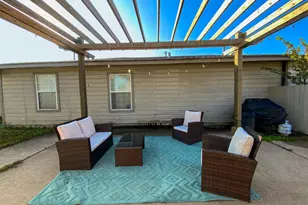 216 E Plantation Dr, Clute, TX 77531 - Photo 33