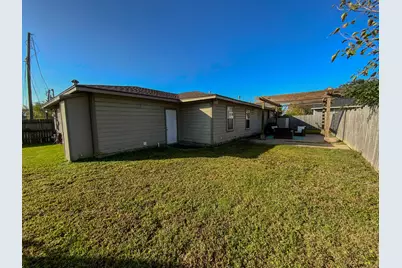 216 E Plantation Drive, Clute, TX 77531 - Photo 35