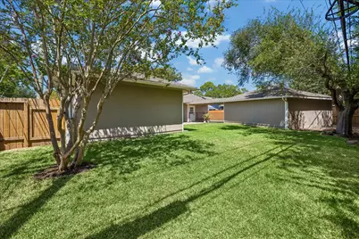 607 Blue Willow Drive, Houston, TX 77042 - Photo 33