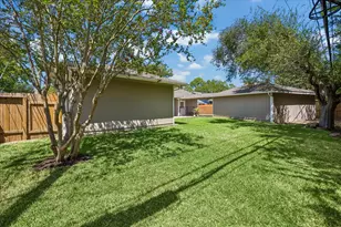 607 Blue Willow Dr, Houston, TX 77042 - Photo 33