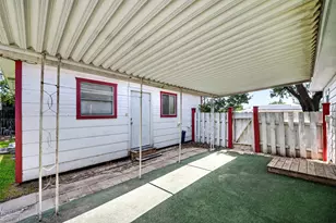 2013 Terrace Ln, Baytown, TX 77520 - Photo 37