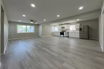 2214 5th Avenue N, Texas City, TX 77590 - Photo 3