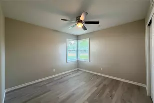 2214 5th Ave N, Texas City, TX 77590 - Photo 13