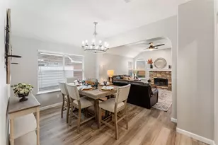 29 Cypress Bayou Ct, The Woodlands, TX 77382 - Photo 3