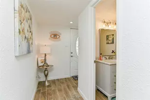 5791 Maple Hill Dr, Houston, TX 77088 - Photo 9