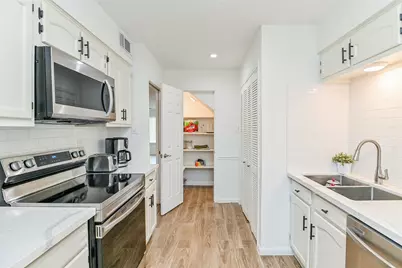 5791 Maple Hill Drive, Houston, TX 77088 - Photo 3