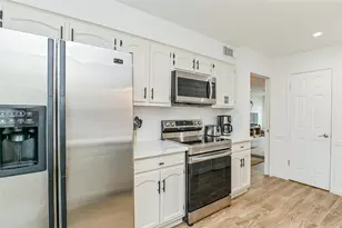 5791 Maple Hill Dr, Houston, TX 77088 - Photo 17