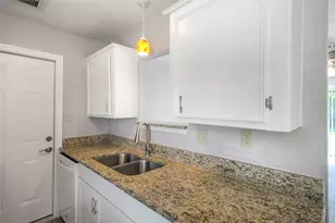 12702 Gotham Dr, Houston, TX 77089 - Photo 5