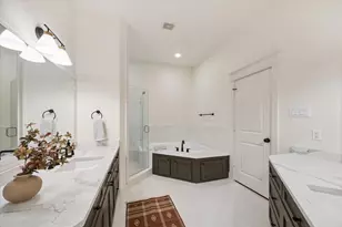 636 E 6th 1/2 St, Houston, TX 77007 - Photo 9