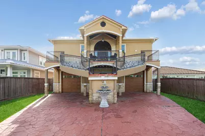 615 29th Street, Dickinson, TX 77539 - Photo 1