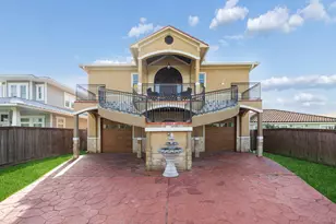 615 29th St, Dickinson, TX 77539 - Photo 1