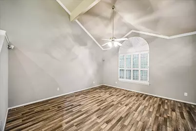 4443 Castle Court Place, Houston, TX 77006 - Photo 9
