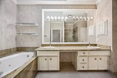 4443 Castle Court Place, Houston, TX 77006 - Photo 13