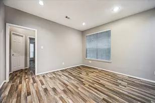 4443 Castle Ct Pl, Houston, TX 77006 - Photo 19