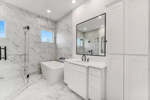 806 Fisher St, Houston, TX 77018 - Photo 17