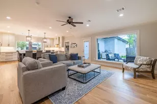 5230 Redstart St, Houston, TX 77035 - Photo 3