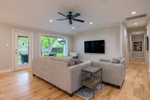 5230 Redstart St, Houston, TX 77035 - Photo 17