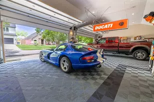 5230 Redstart St, Houston, TX 77035 - Photo 7