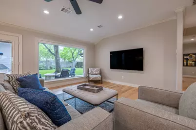 5230 Redstart Street, Houston, TX 77035 - Photo 9